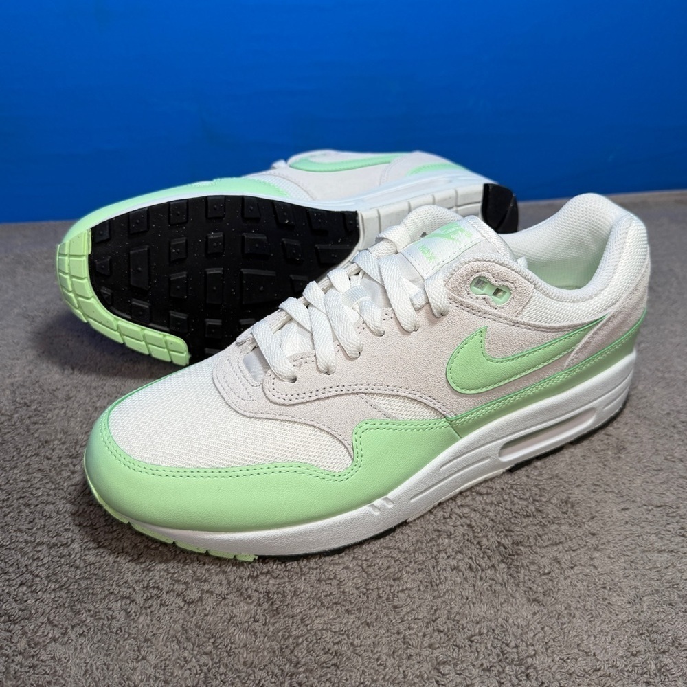 Nike air max 1
Essential vapor green
Brand new
